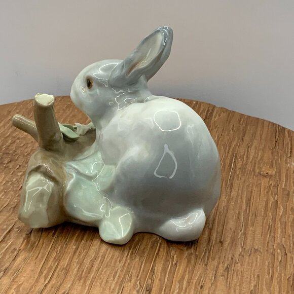 Lladró Vintage Rabbit Eating Bunny Porcelain Figurine - Picture 4 of 6
